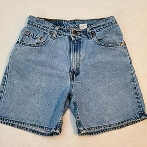 VTG Levi's high waist mom jean shorts 8